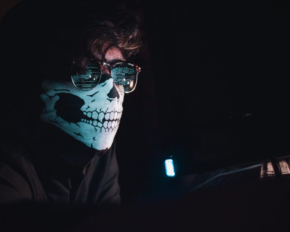CONSIGLI UTILI PER RICONOSCERE, PREVENIRE E COMBATTERE IL CYBER BULLISMO