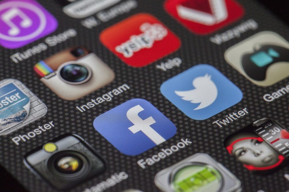 Come utilizzare i social media per studiare in maniera più efficace